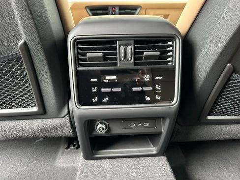 Used 2026 Porsche Cayenne E-Hybrid AWD/4WD image 38
