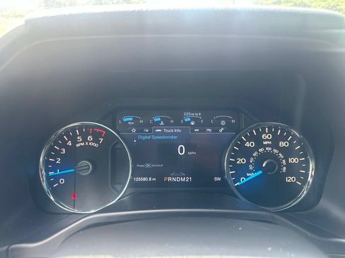 Used 2016 Ford F150 Platinum w/ Equipment Group 701A Luxury AWD/4WD image 27