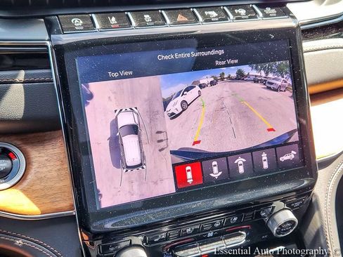 Used 2025 Jeep Grand Cherokee Summit AWD/4WD image 19