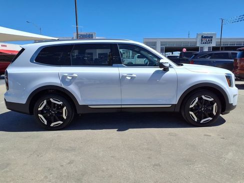 Used 2024 Kia Telluride EX image 8