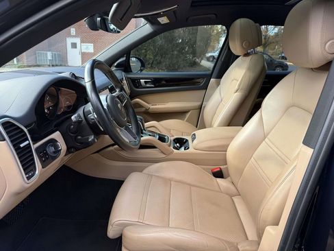 Used 2021 Porsche Cayenne image 13