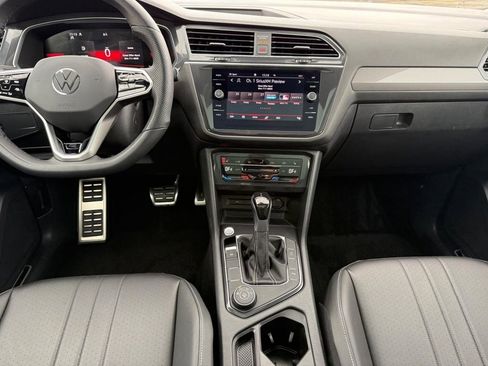 Used 2023 Volkswagen Tiguan SE R-Line image 11