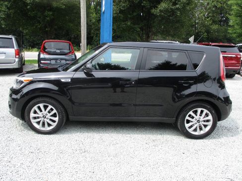 Used 2017 Kia Soul + FWD image 2