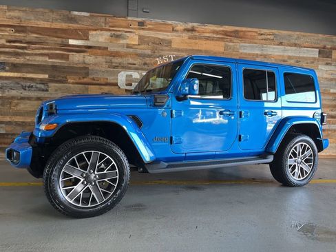 Used 2023 Jeep Wrangler Unlimited Sahara image 18