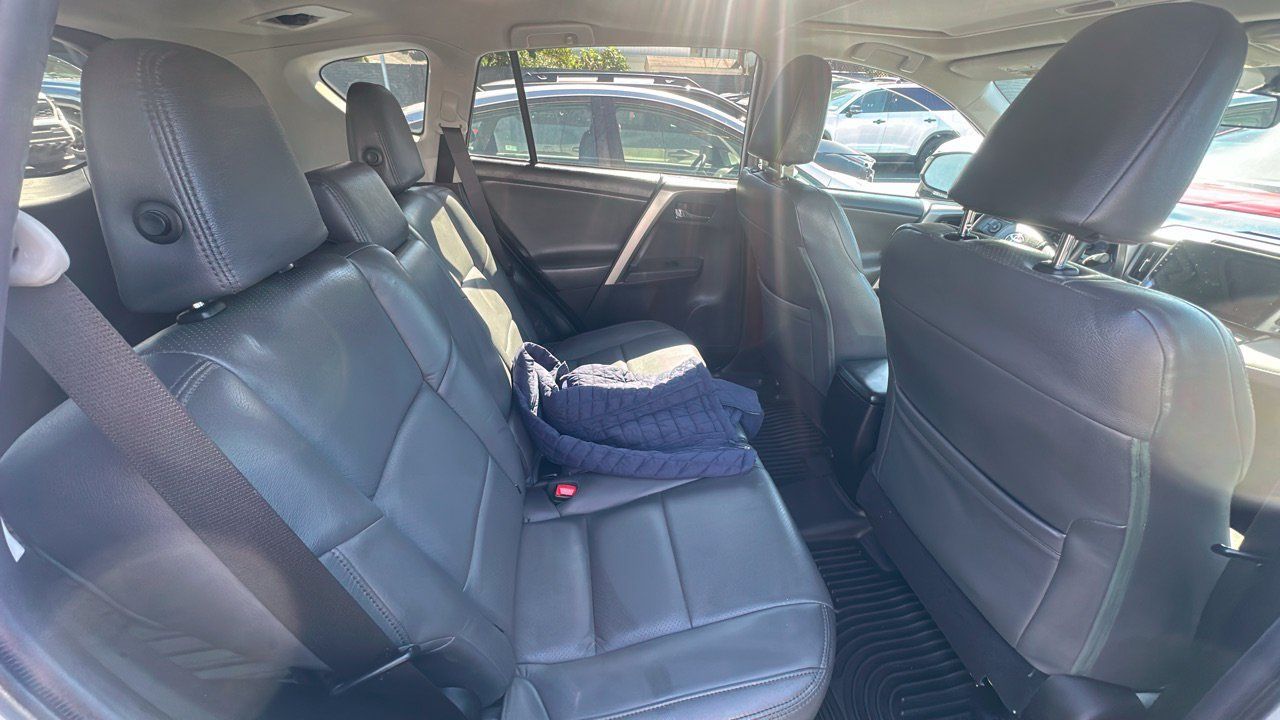 Used 2015 Toyota RAV4 XLE AWD/4WD image 3