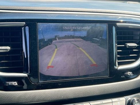 Used 2019 Chrysler Pacifica Touring-L Plus w/ S Appearance Package image 21