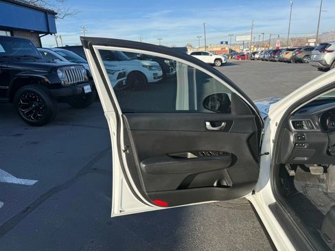Used 2020 Kia Optima S image 16