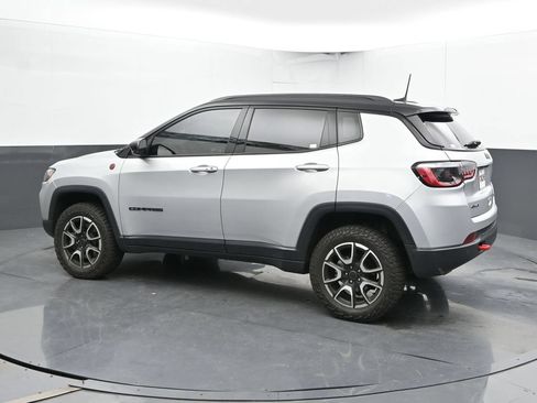Used 2025 Jeep Compass Trailhawk AWD/4WD image 10