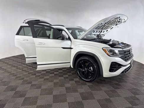 Used 2025 Volkswagen Atlas Cross Sport SEL R-Line image 12