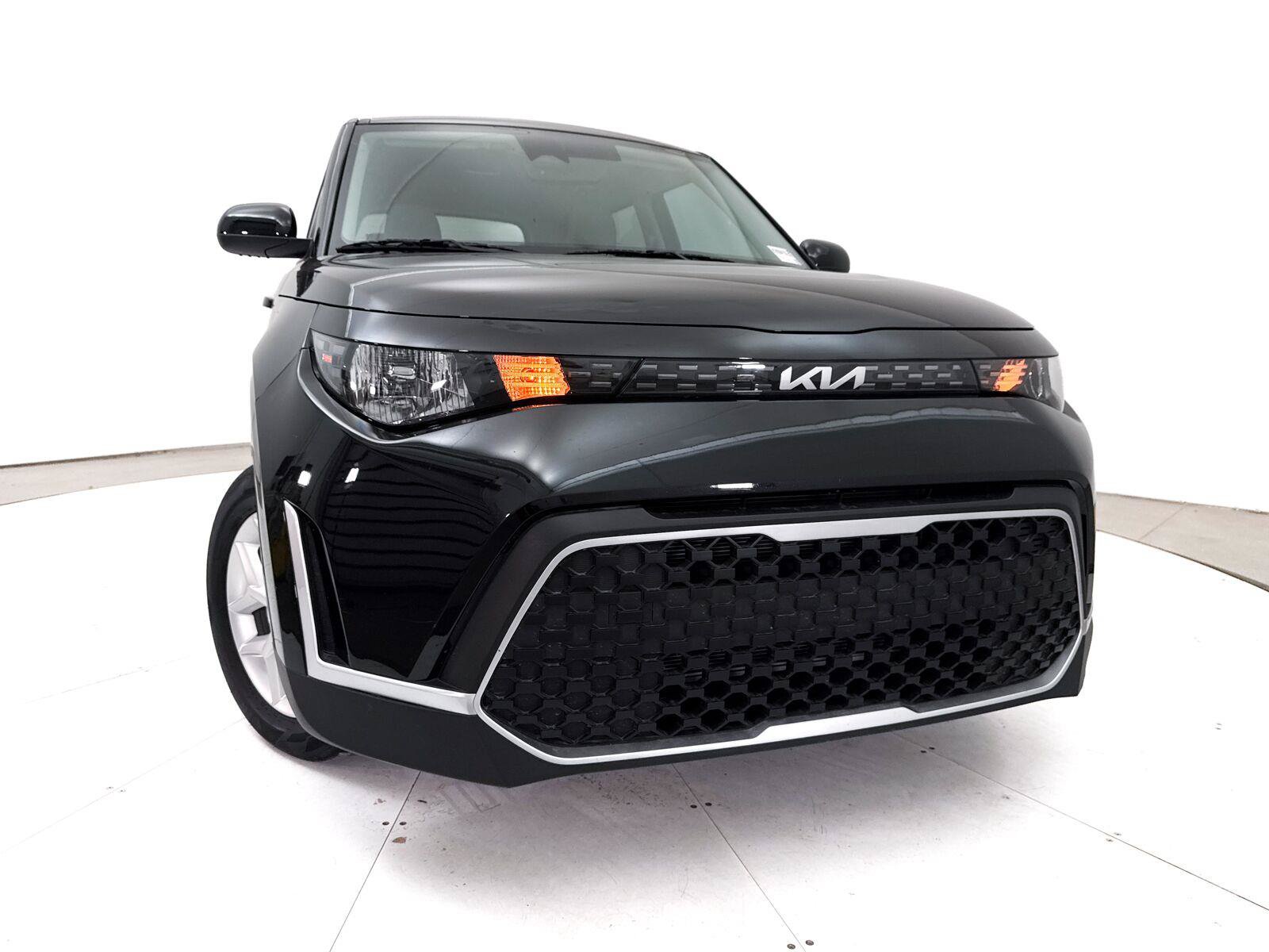 Used 2025 Kia Soul LX w/ LX Technology Package FWD image 5