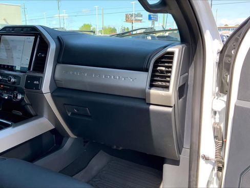 Certified 2022 Ford F250 Lariat w/ Lariat Value Package image 19