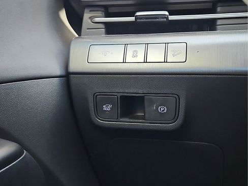 Used 2024 Hyundai Kona Limited AWD/4WD image 15