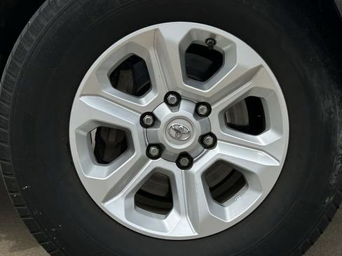 Used 2016 Toyota 4Runner SR5 Premium image 11