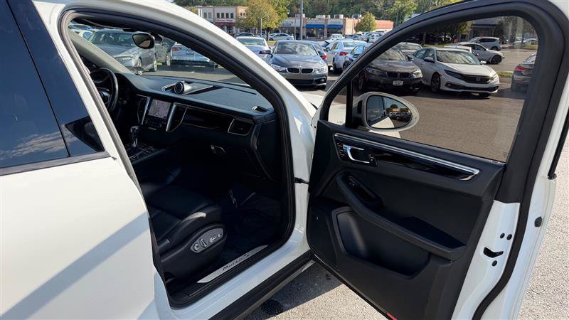 Used 2017 Porsche Macan S AWD/4WD image 34