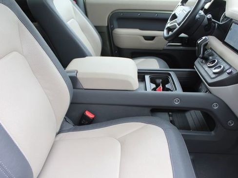 Used 2023 Land Rover Defender 90 X-Dynamic SE image 3