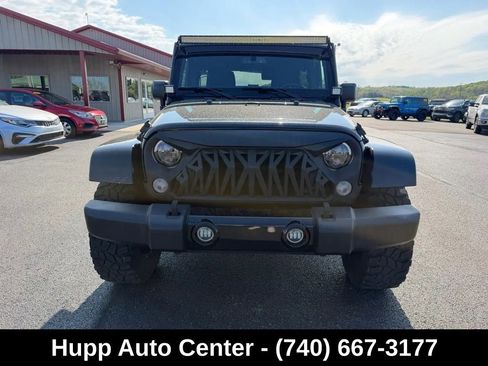 Used 2016 Jeep Wrangler Unlimited Sahara w/ Connectivity Group AWD/4WD image 4