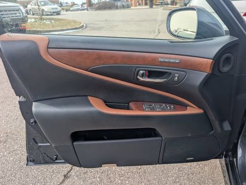 Used 2011 Lexus LS 460 AWD w/ Comfort Pkg image 9