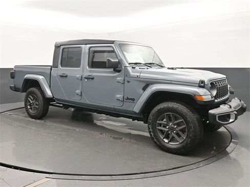 New 2025 Jeep Gladiator Sport image 7