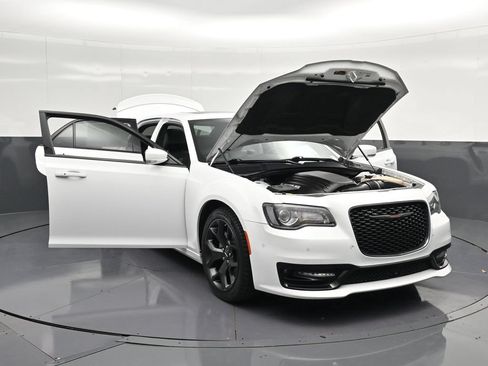 Used 2023 Chrysler 300 S w/ Comfort Group RWD image 34