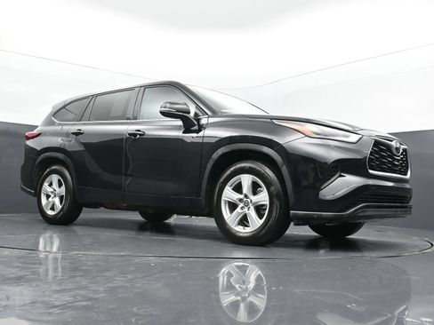 Used 2023 Toyota Highlander L FWD image 41