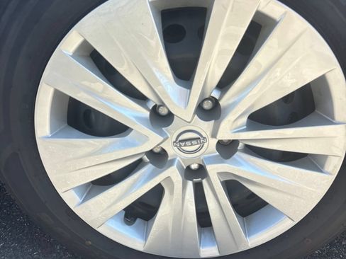 Used 2024 Nissan Sentra S FWD image 9