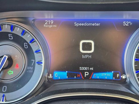 Used 2015 Chrysler 300 Limited image 31