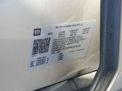 Used 2023 Chevrolet Suburban LT w/ Luxury Package AWD/4WD image 34