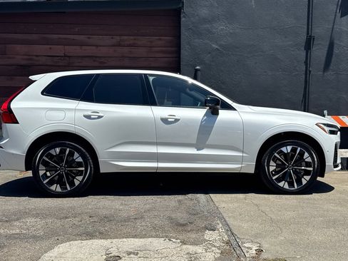 Used 2024 Volvo XC90 T8 Ultimate AWD/4WD image 9