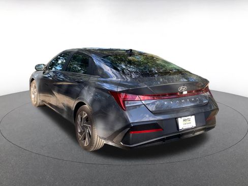 Used 2025 Hyundai Elantra Limited image 5