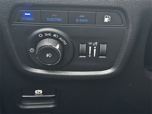 Used 2023 Jeep Grand Cherokee 4WD 4xe image 24