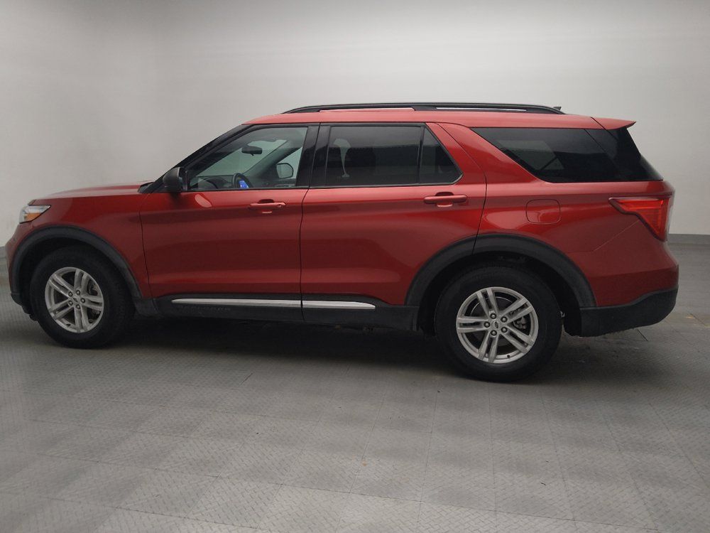 Used 2024 Ford Explorer XLT RWD image 3