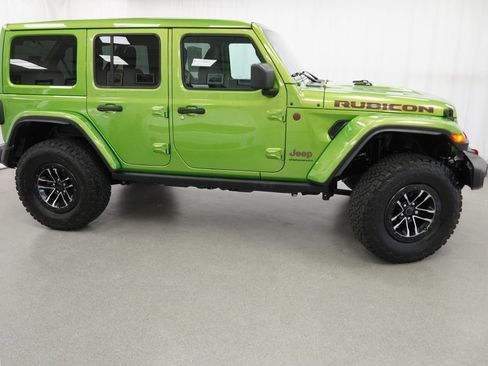 Used 2025 Jeep Wrangler Unlimited Rubicon w/ XTREMEE 35" Tire Package AWD/4WD image 6