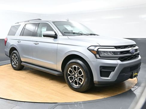 Used 2024 Ford Expedition XLT AWD/4WD image 3