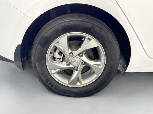 Used 2022 Hyundai Elantra SE FWD image 32