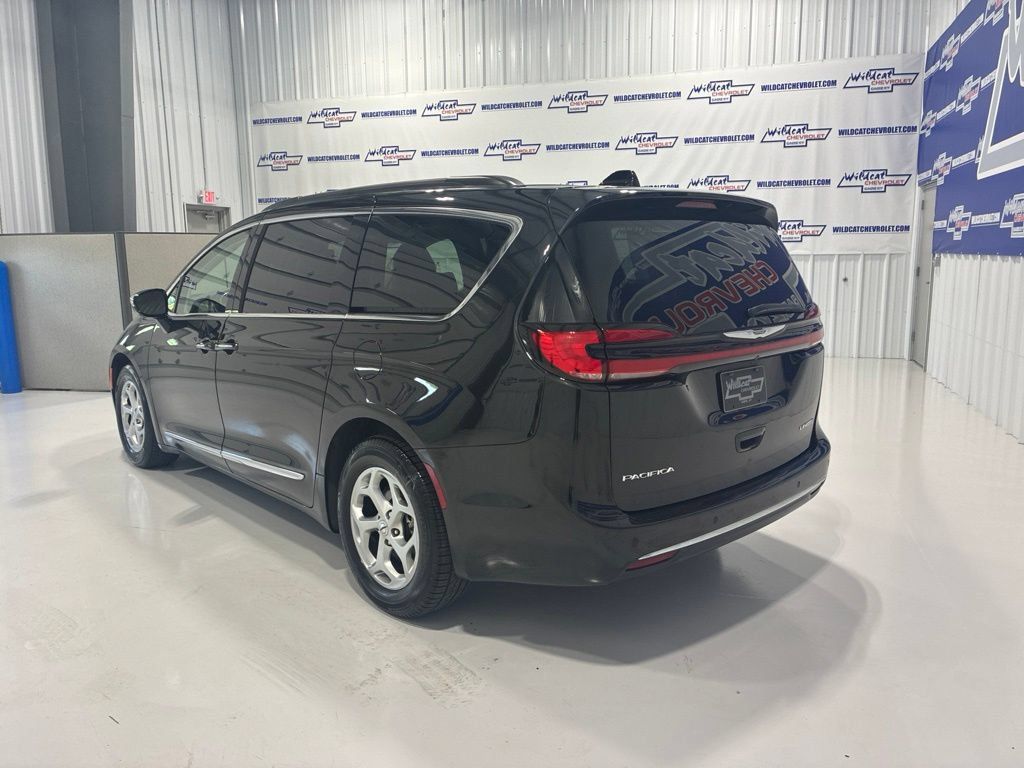 Used 2023 Chrysler Pacifica Limited FWD image 5