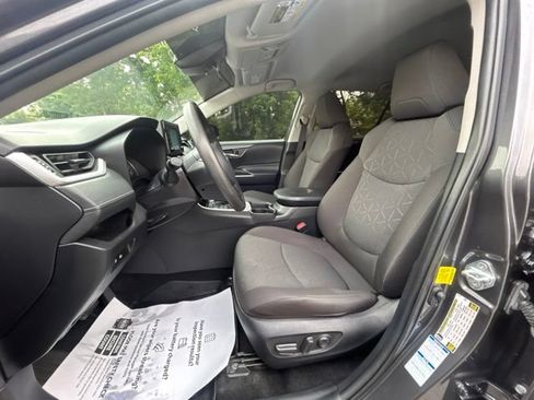 Used 2021 Toyota RAV4 XLE AWD/4WD image 17
