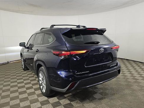 Used 2024 Toyota Highlander Limited AWD/4WD image 6