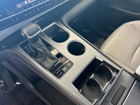 Used 2025 Toyota Sienna XLE FWD image 55