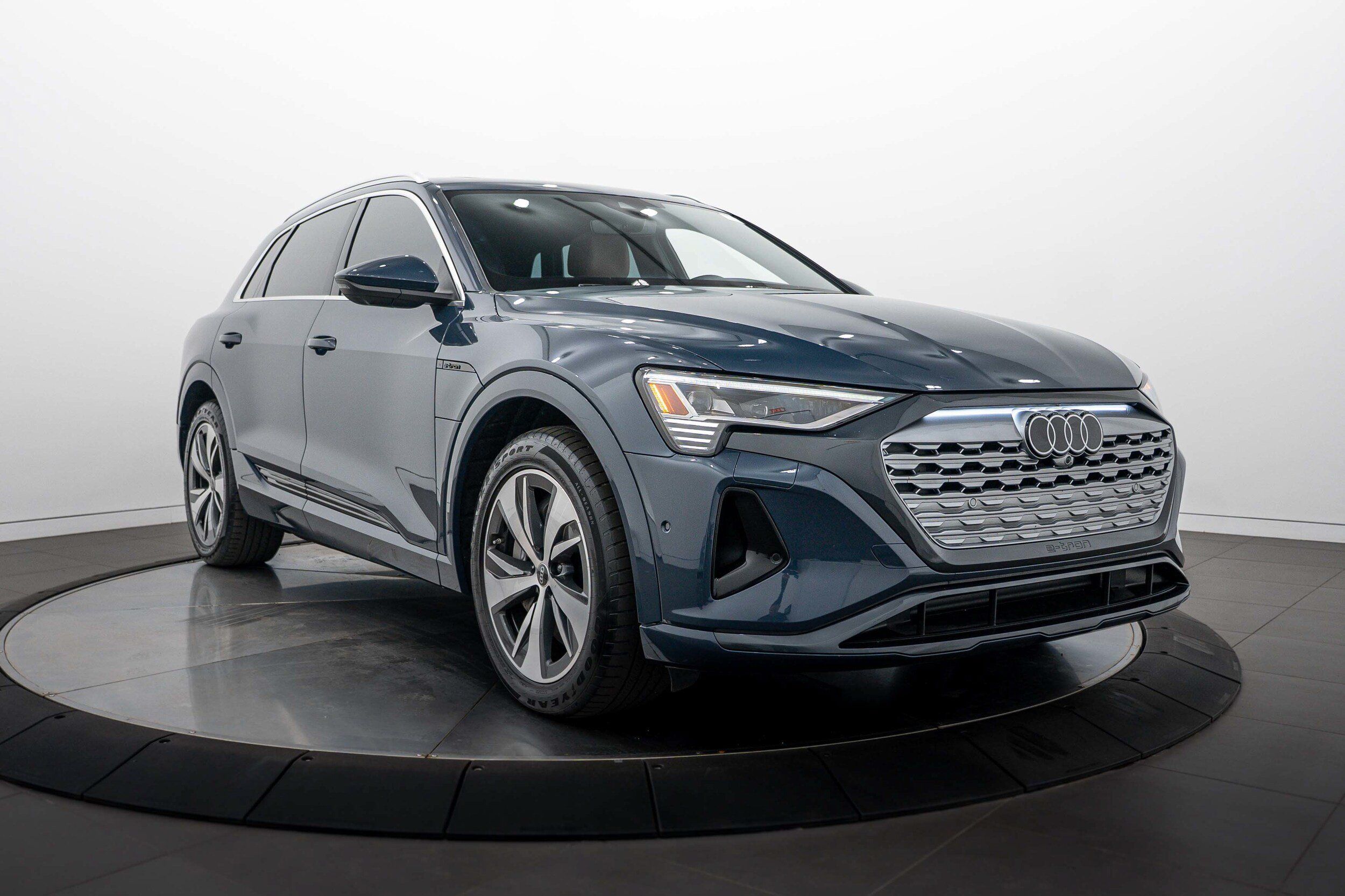 Certified 2024 Audi Q8 e-tron Prestige w/ Prestige Package AWD/4WD image 2