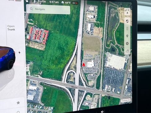 Used 2022 Tesla Model Y Long Range image 21