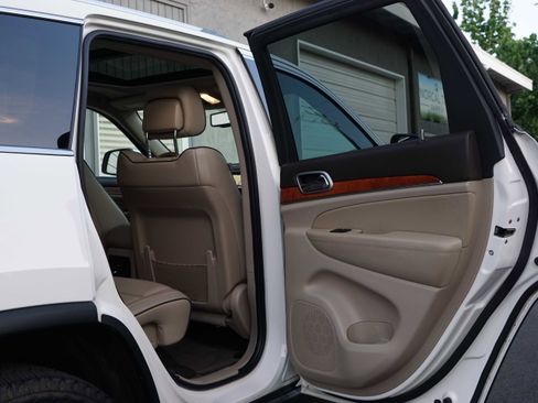 Used 2012 Jeep Grand Cherokee Overland image 27