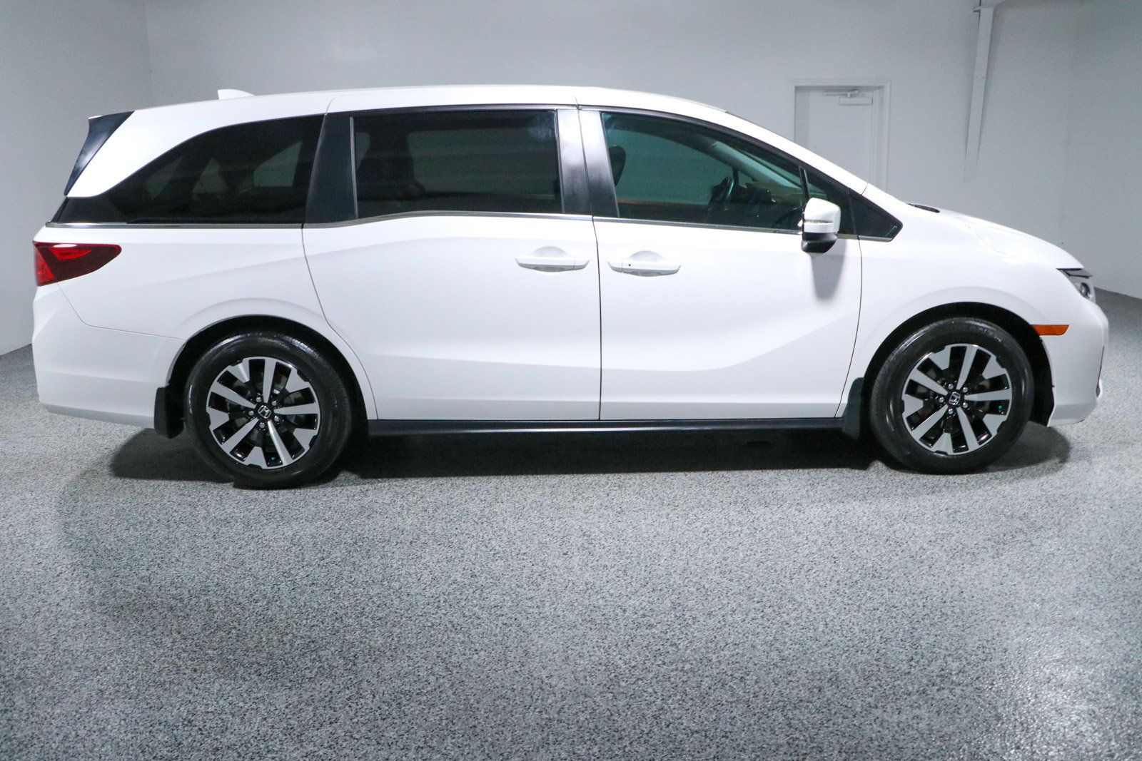Used 2025 Honda Odyssey EX-L image 6