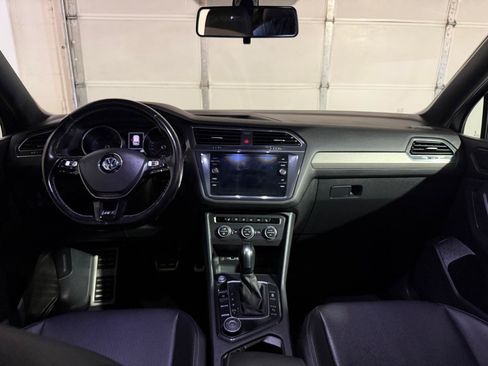 Used 2020 Volkswagen Tiguan SE R-Line w/ 3rd Row Seat Package AWD/4WD image 17
