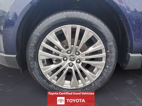 Used 2023 Toyota Venza XLE AWD/4WD image 16