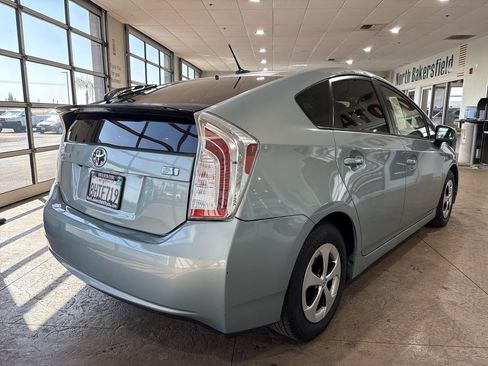 Used 2015 Toyota Prius Four FWD image 2