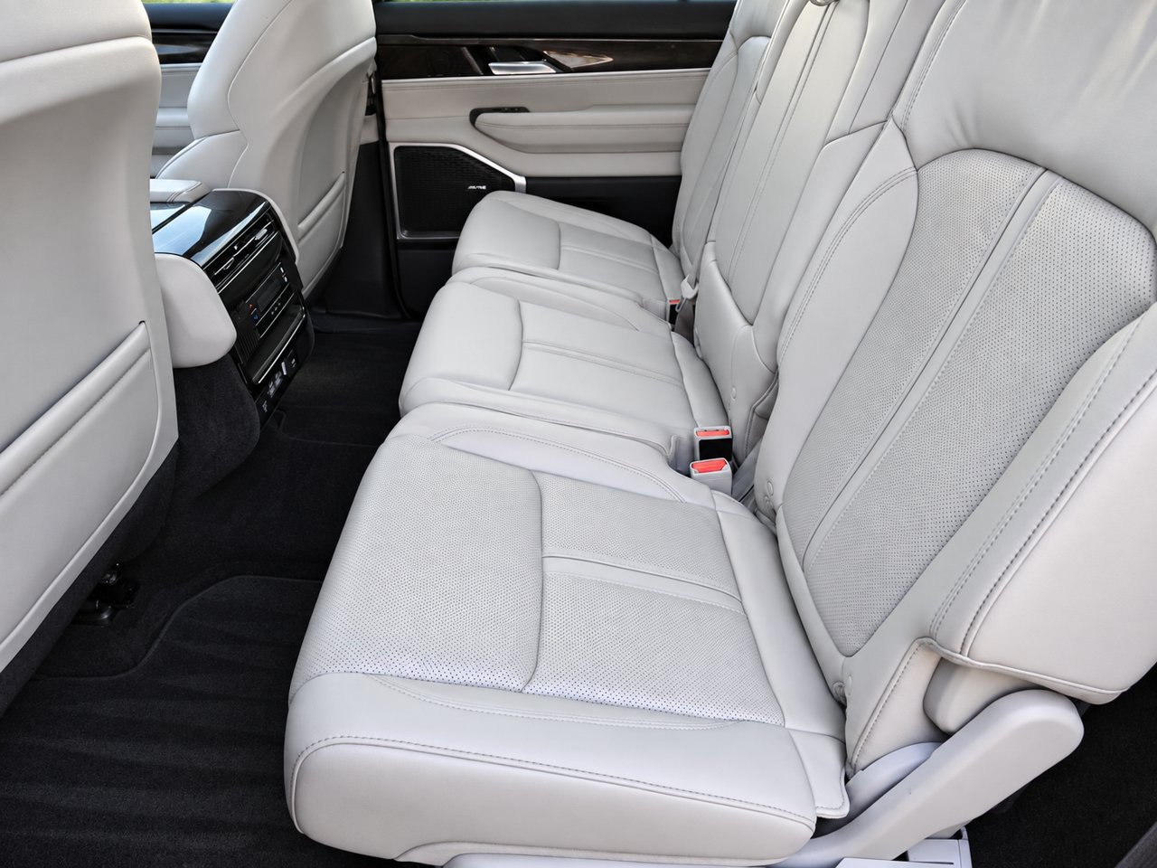 Used 2022 Jeep Wagoneer Series I w/ Premium Group I AWD/4WD image 26