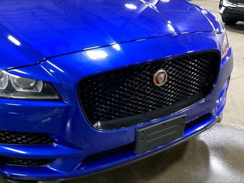 Used 2020 Jaguar F-PACE Premium image 30