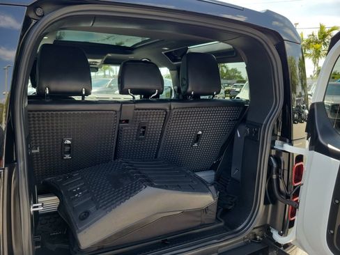 Used 2023 Land Rover Defender 90 X-Dynamic SE image 25