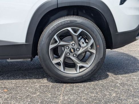 New 2026 Chevrolet Trax LT w/ Sunroof Package FWD image 10