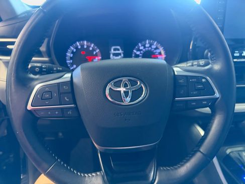 Used 2021 Toyota Highlander LE AWD/4WD image 13